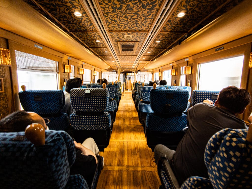 Kawasemi interior
